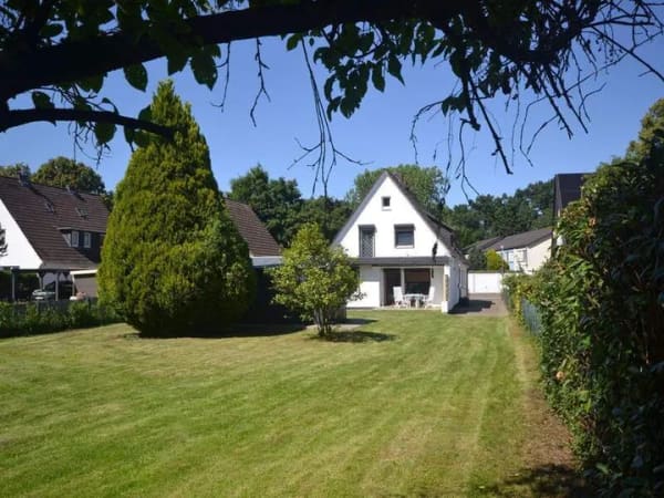 Immobilie in Schenefeld - KAUFPREISREDUZIERUNG! Vielseitiges Zweifamilienhaus mit drei Wohneinheiten und weitläufigem Garten - Bild 0