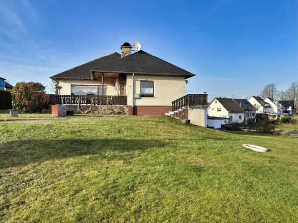Immobilie in Meudt - Viel Platz. Viele Möglichkeiten - Winkelbungalow mit Einliegerwohnung - Bild 1
