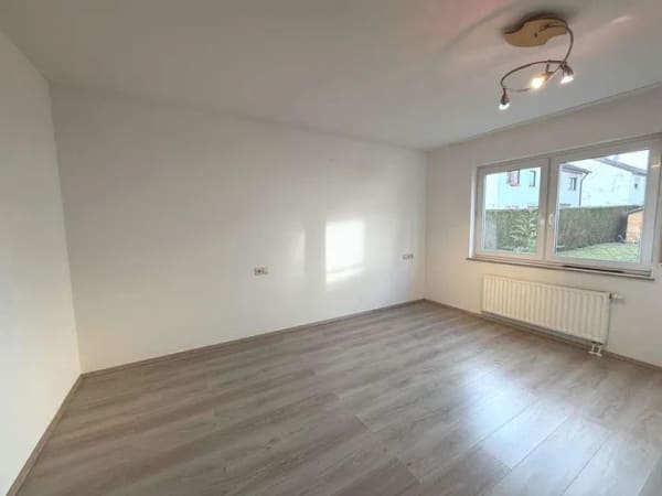 Immobilie in Wolfschlugen - SOFORT EINZIEHEN, MIT WÄRMEPUMPE & NEUWERTIGEM BAD : Junge 4-Zimmer-WHG in TOP Zustand! - Bild 3