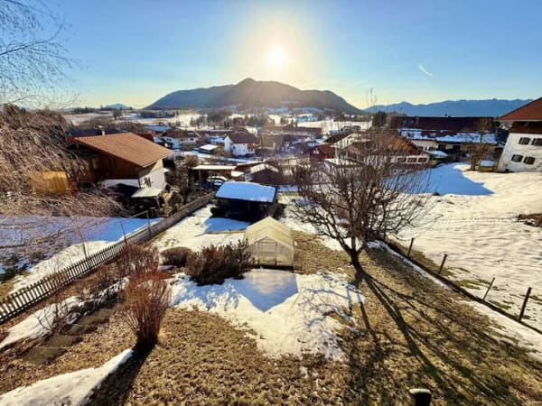 Immobilie in Saulgrub - Unverbaubarer Bergblick mit Vermietungsmöglichkeit zentral in Saulgrub! - Bild 2