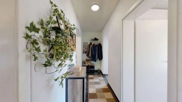 Immobilie in Hagenbach - ~~ GEPFLEGTE DREI ZIMMER WOHNUNG MIT BALKON, KELLERABTEIL, GARAGE UND STELLPLATZ ~~ - Bild 2