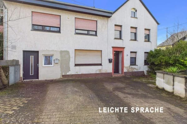 Immobilie in Osburg - Haus in Osburg - Das Haus hat 3 Wohnungen - Die Rendite ist 6 Prozent - TEXT IN LEICHTER SPRACHE - Bild 0