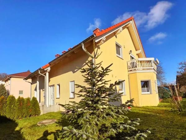 Immobilie in Berglen - *-Top-Preis und Haus-Angebot-!*
Klasse Zweifam.-Haus mit herrlicher Gartenterrasse!
 - Bild 0