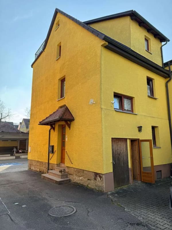 Immobilie in Lauffen am Neckar - Renoviertes 2 Familienhaus mit Potenzial in Lauffen a. N.. Sofort beziehbar !! - Bild 1