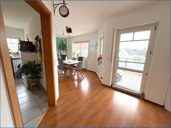 Immobilie in Hohenfels - Attraktive 4,5 Zi.-Wohnung im 1.OG mit Südbalkon, Garage und Stellplatz, in naturnaher Lage! - Bild 4