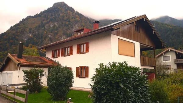 Immobilie in Marquartstein - Ideal für Handwerker  -  Viel Raum für eigene Ideen - Bild 1