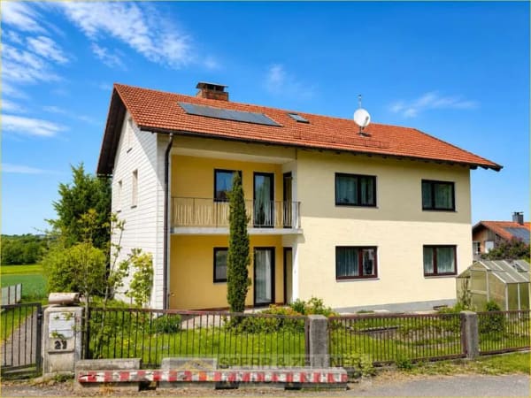 Immobilie in Dorfen - Dorfen - 8-Zimmer-Einfamilienhaus mit Garten, Garage und Potential - Bild 0