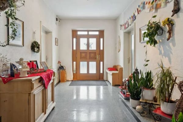 Immobilie in Markt Rettenbach - Wohnhaus mit Charakter:
 7 Zimmer, Wintergarten und Garage in zentraler Lage - Bild 2