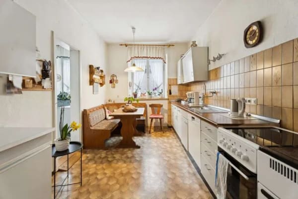 Immobilie in Markt Rettenbach - Wohnhaus mit Charakter:
 7 Zimmer, Wintergarten und Garage in zentraler Lage - Bild 4