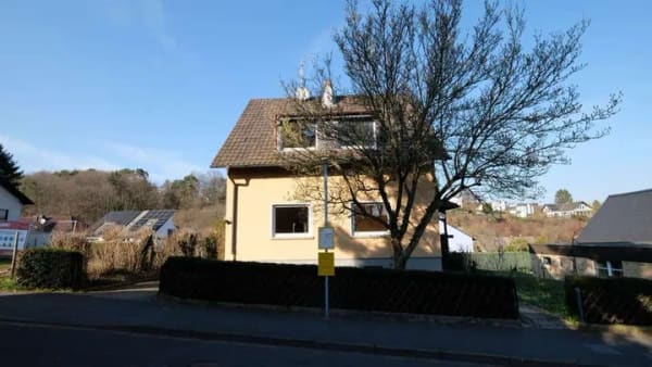 Immobilie in Wachtberg - Wachtberg: Haus mit Terrasse, Sauna, Ausbaureserve und viel Nutzfläche für Wohnen & Arbeiten - Bild 2