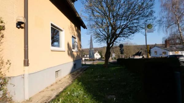Immobilie in Wachtberg - Wachtberg: Haus mit Terrasse, Sauna, Ausbaureserve und viel Nutzfläche für Wohnen & Arbeiten - Bild 3