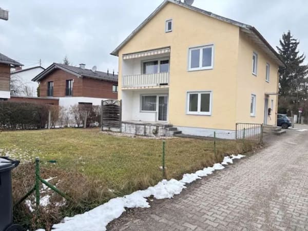 Immobilie in Pliening - Pliening  -  Landkreis Ebersberg, 2-Familien-Haus,  Altbestand mit Entwicklungspotential - Bild 0