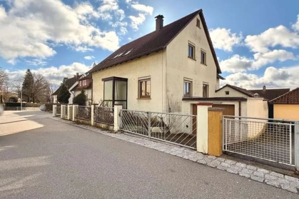 Immobilie in Vaihingen an der Enz - Panoramalage mit Schlossblick – Haus mit Entwicklungspotential - Bild 1