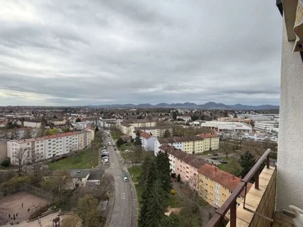 Immobilie in Landau in der Pfalz - Top of Landau: 2 Zimmer-Küche-Bad mit Südbalkon und Einzelgarage - Bild 2