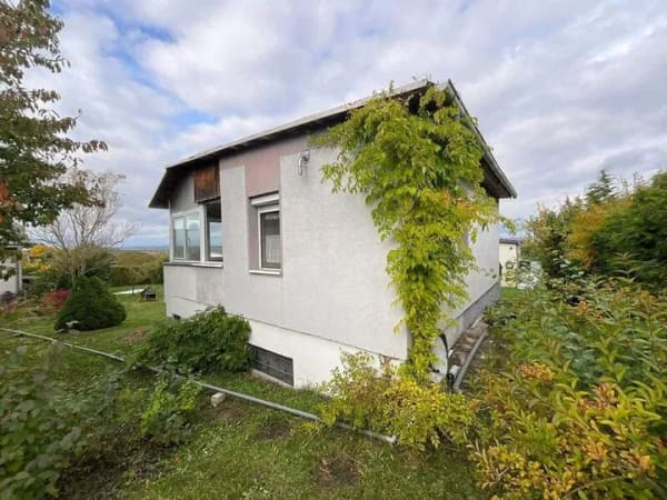 Immobilie in Straußfurt - Charmanter Altbau-Bungalow mit Garten und viel Potenzial in ruhiger Lage zu verkaufen - Bild 0