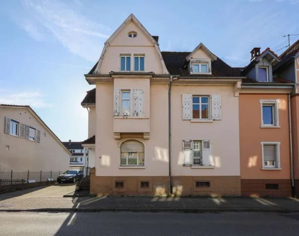 Immobilie in Schopfheim - Attraktives, voll vermietetes 3-Familienhaus mit Garage & Stellplätzen - Bild 1