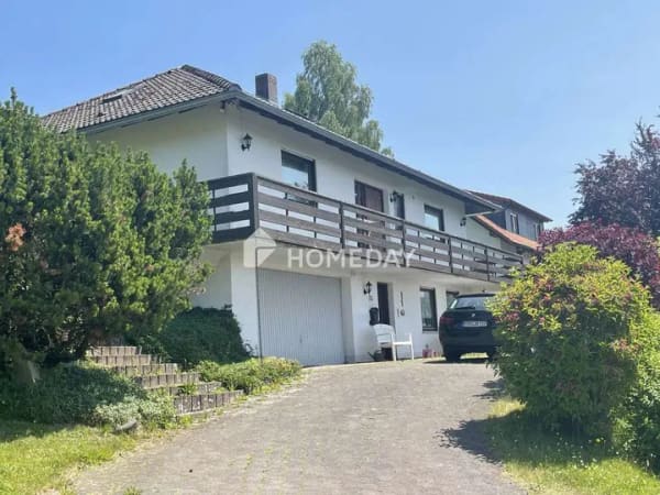 Immobilie in Gersfeld - Attraktives Einfamilienhaus mit Einlieger-Fewo, Hanglage, Doppelgarage & großem Grundstück - Bild 0