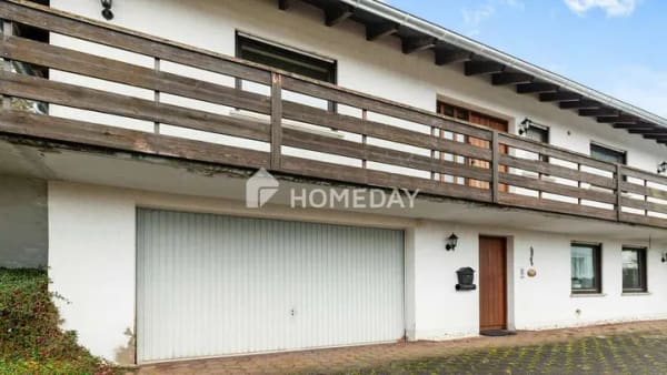 Immobilie in Gersfeld - Attraktives Einfamilienhaus mit Einlieger-Fewo, Hanglage, Doppelgarage & großem Grundstück - Bild 1