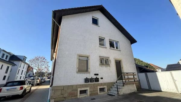 Immobilie in Weingarten - KOMPLETT FREI! Zweifamilienhaus mit Ausbaupotential im DG und Garten zentral in Weingarten! - Bild 2