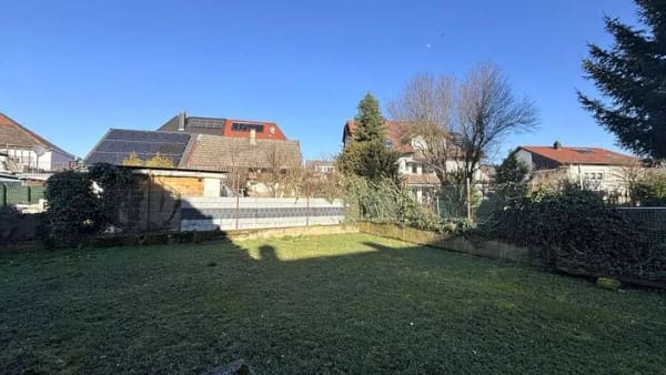 Immobilie in Weingarten - KOMPLETT FREI! Zweifamilienhaus mit Ausbaupotential im DG und Garten zentral in Weingarten! - Bild 3