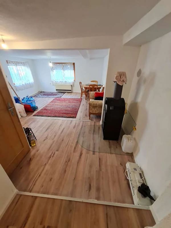 Immobilie in Laichingen - Attraktives Doppelhaus/Doppelhaushälfte mit Einliegerwohnung in zentraler Lage von Laichingen 105 m2 - Bild 2