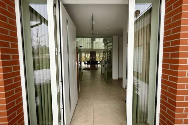 Immobilie in Grasberg - Architektenhaus der Extraklasse - Großzügigkeit neu definiert - Bild 2