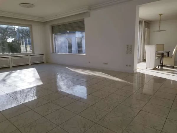 Immobilie in Hochheim - HOCHHEIMER BESTLAGE: AUSSERGEWÖHNLICHER UND GROSSZÜGIGER BUNGALOW - Bild 0
