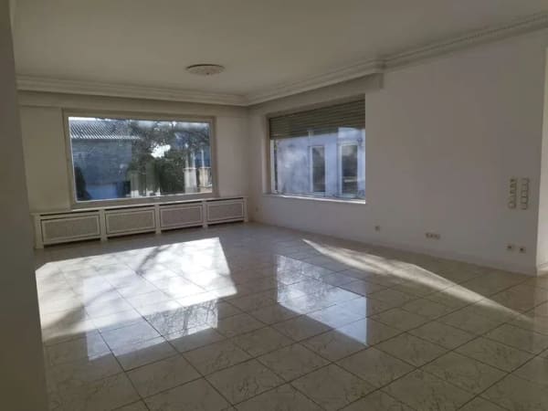 Immobilie in Hochheim - HOCHHEIMER BESTLAGE: AUSSERGEWÖHNLICHER UND GROSSZÜGIGER BUNGALOW - Bild 1