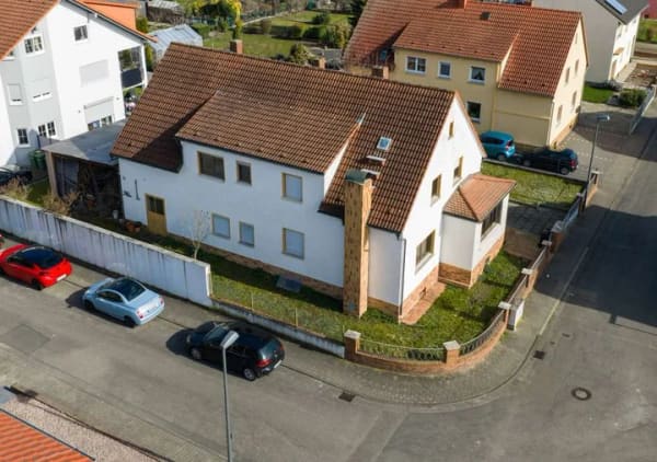 Immobilie in Lampertheim - freistehendes Einfamilienhaus - renovierungsbedürftig - Bild 1