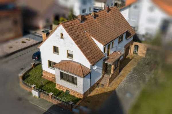 Immobilie in Lampertheim - freistehendes Einfamilienhaus - renovierungsbedürftig - Bild 2
