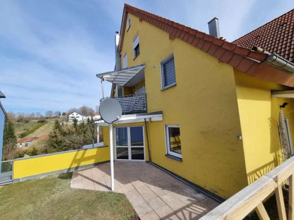 Immobilie in Deining - Frisch renovierte, ruhige Erdgeschoss-Wohnung mit Terrasse, großem Gartenanteil und 2 Stellplätzen - Bild 1