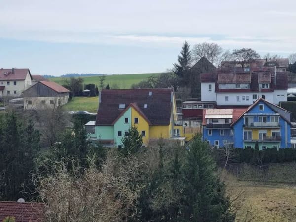 Immobilie in Deining - Frisch renovierte, ruhige Erdgeschoss-Wohnung mit Terrasse, großem Gartenanteil und 2 Stellplätzen - Bild 3