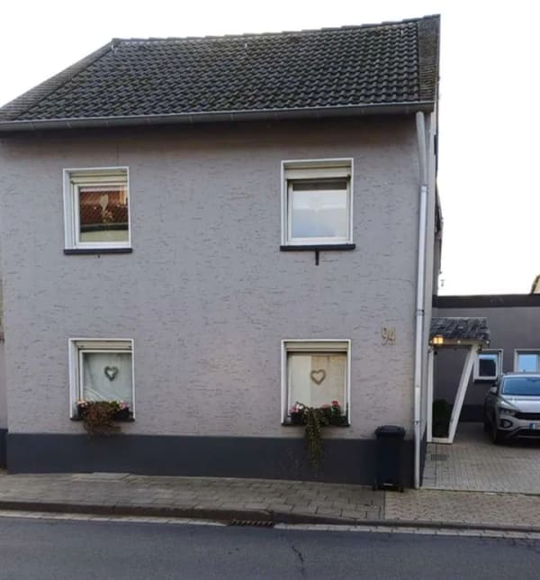 Immobilie in Kreuzau - ***Großzügiges Einfamilienhaus mit zusätzlichem Bauland, Pool und vielseitigen Nutzungsmöglichkeiten - Bild 0