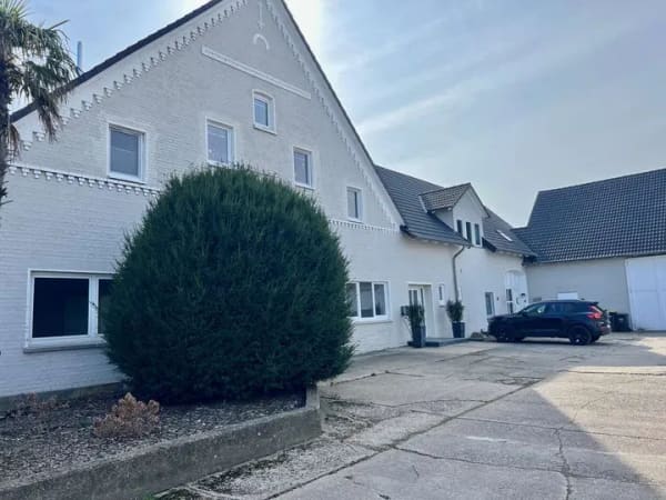 Immobilie in Bad Nenndorf - Stillvoll renovierte Erdgeschosswohnung mit großem Garten in idyllischer Feldrandlage! - Bild 1