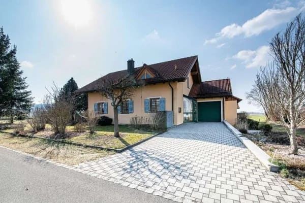 Immobilie in Schönthal - Großzügiges Zuhause mit umzäunten Gartengrundstück und vielseitigem Studio - Bild 1