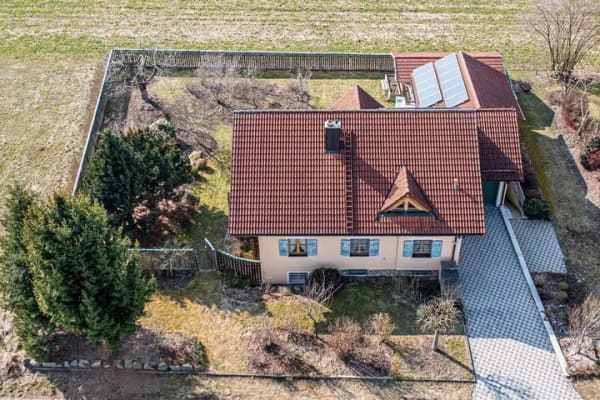 Immobilie in Schönthal - Großzügiges Zuhause mit umzäunten Gartengrundstück und vielseitigem Studio - Bild 2