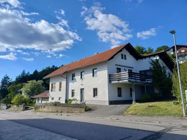 Immobilie in Spiegelau - „GEPFLEGTE DOPPELHAUSHÄLFTE MIT GROSSEM POTENTIAL ZUM FAIREN PREIS"
 - Bild 0