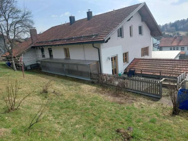 Immobilie in Spiegelau - „GEPFLEGTE DOPPELHAUSHÄLFTE MIT GROSSEM POTENTIAL ZUM FAIREN PREIS"
 - Bild 2
