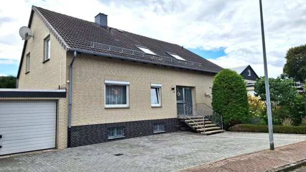 Immobilie in Lehre - Preis reduziert - Viel Platz - 2 Familienhaus + Vollkeller und Garage - Bild 0