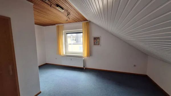 Immobilie in Lehre - Preis reduziert - Viel Platz - 2 Familienhaus + Vollkeller und Garage - Bild 2