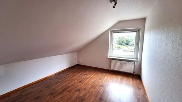 Immobilie in Lehre - Preis reduziert - Viel Platz - 2 Familienhaus + Vollkeller und Garage - Bild 3