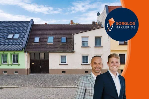 Immobilie in Calbe (Saale) - Reihenmittelhaus mit Hof, Scheune und viel Raum für eigene Ideen in Calbe - Bild 0