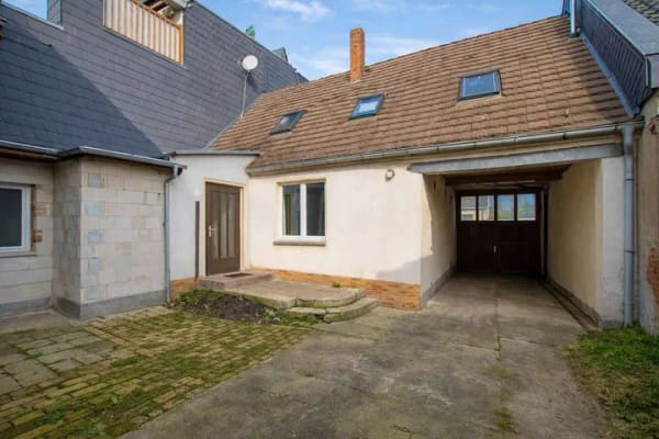 Immobilie in Calbe (Saale) - Reihenmittelhaus mit Hof, Scheune und viel Raum für eigene Ideen in Calbe - Bild 1