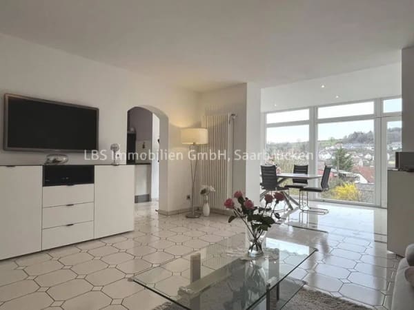 Immobilie in Eppelborn - Modernisiertes Wohnhaus mit großzügigem Raumangebot, Garten und Garage - Bild 2