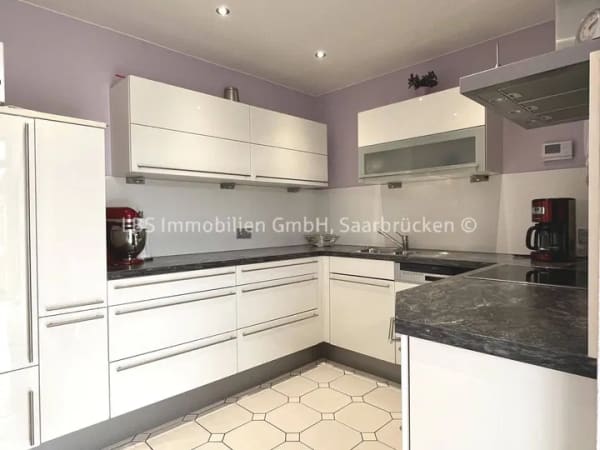 Immobilie in Eppelborn - Modernisiertes Wohnhaus mit großzügigem Raumangebot, Garten und Garage - Bild 3