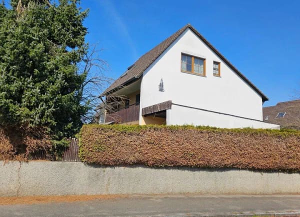 Immobilie in Altötting - Altötting- Süd, Reiheneckhaus mit Einliegerwohnung mit ca. 170m2 Wfl. In ruhiger und gepflegter Wohnlage. - Bild 0