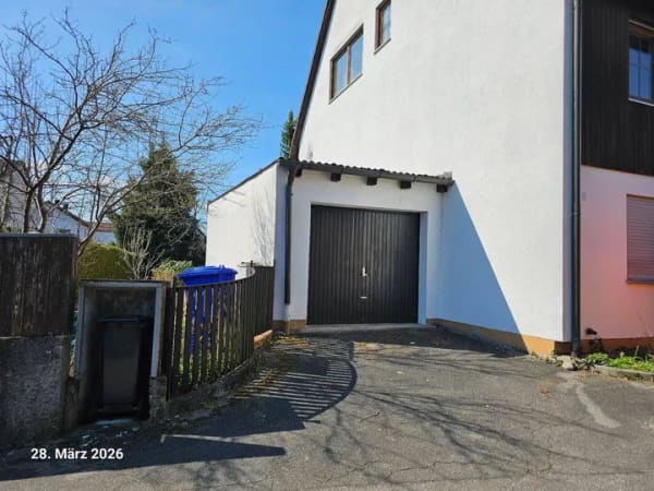 Immobilie in Altötting - Altötting- Süd, Reiheneckhaus mit Einliegerwohnung mit ca. 170m2 Wfl. In ruhiger und gepflegter Wohnlage. - Bild 2