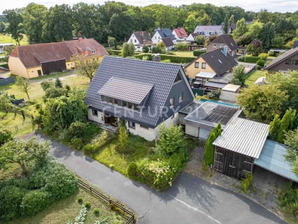 Immobilie in Hemsbünde - Imposantes Haus ... benötigt aber Liebe! - Bild 1