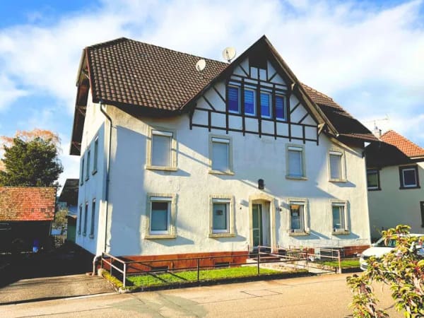 Immobilie in Gutach im Breisgau - Vermietete Erdgeschosswohnung mit Carport in Gutach im Breisgau - Bild 0