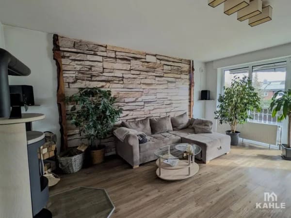 Immobilie in Sassenberg - Kaufobjekt: Großzügige, energetisch sanierte Wohnung im OG mit Kaminofen und Garage in Sassenberg - Bild 0